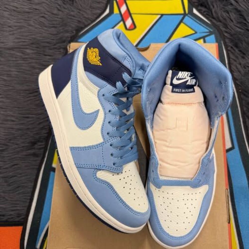 Nike Air Jordan 1 Retro High OG First in Flight Size 9.5W